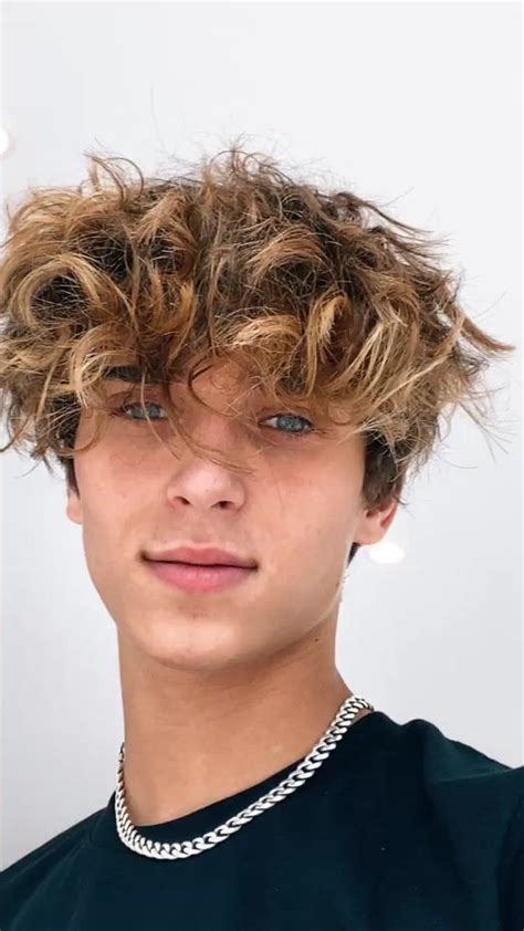 𝐈𝐧 𝐥𝐨𝐯𝐞 𝐰𝐢𝐭𝐡 𝐚 𝐟𝐮𝐜𝐤 𝐛𝐨𝐲- 𝐉𝐫 🖤 | Josh richards, Josh, Hairstyle