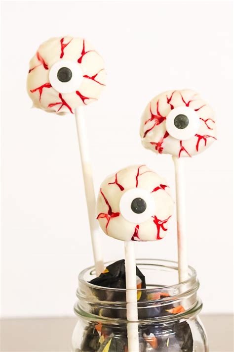 Eyeball Cake Pops You Can Make in 5 minutes! - The Country Chic Cottage