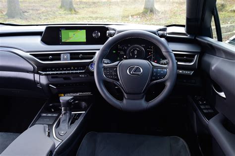 Lexus UX 250h interior & comfort | DrivingElectric