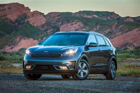 Kia Motors America Introduces 2018 Niro Plug-in Hybrid Crossover At Los Angeles Auto Show