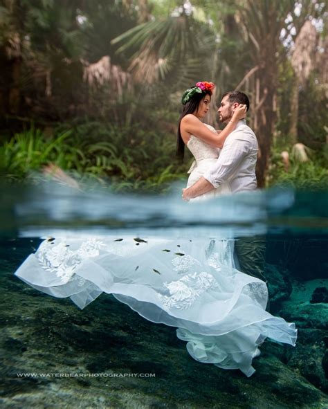 Stunning underwater wedding photography makes waves