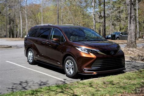 Toyota's 2021 Sienna hybrid proves minivans can be fun, not just practical | Engadget