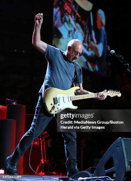 44 Pete Townshend Windmill Stock Photos, High-Res Pictures, and Images - Getty Images