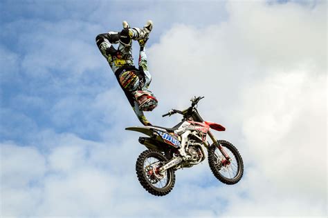 Hire Motorbike STUNT Shows For EVENTS - Streets United