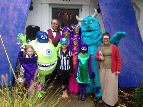 Monsters Inc. Halloween crew. | Fantasias, Carnaval