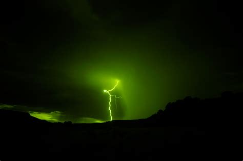 Green lightning: Is it real, and what does it mean? - Weather Geeks