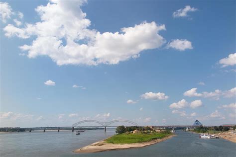 Hernando Desoto Bridge on the Mississippi River at Memphis Tennessee 3247662 Stock Photo at Vecteezy