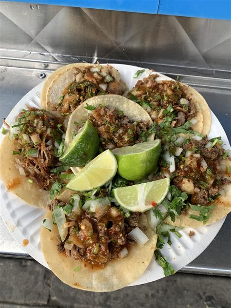 The Taco Azteca truck in Highland Park has some of the best tacos in ...