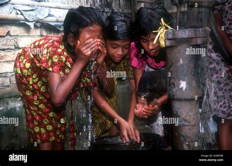 Children in the slums of Dhaka Bangladesh Stock Photo - Alamy