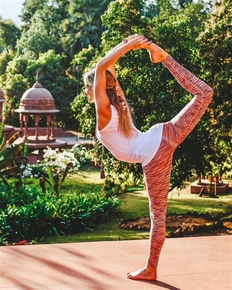 Lord of the Dance/Natarajasana Steps, Benefits & Precautions ...