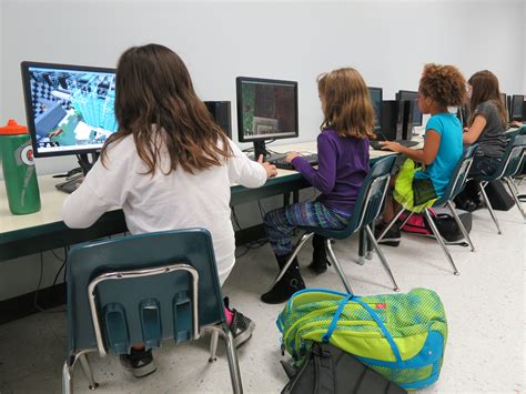 File:Minecraft in school.jpg - Wikimedia Commons