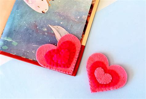 Felt Heart Corner Bookmark (Free Pattern) - Easy Things to Sew