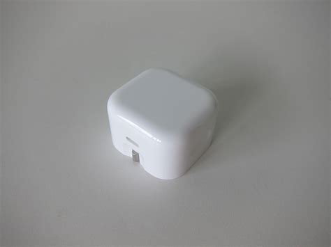 Apple 20W USB-C Power Adapter « Blog | lesterchan.net