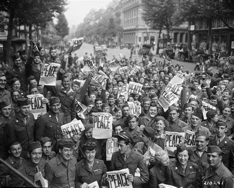 Victory! Americans Everywhere Celebrated the End of World War II in 1945 – Pieces of History