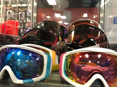 What Color Lens for Ski Goggles To Choose – The Right Way To Go About It