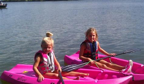 Davis Divas and Dude: Pink Kayaks