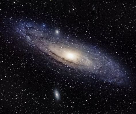 Black Hole on Twitter | Andromeda galaxy, Black hole, Astronomy