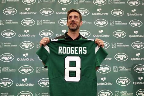 Jets Introduce Aaron Rodgers at News Conference After Trade - The New York Times