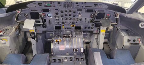 Voyageur Aviation & BendixKing's AeroVue cockpit brings legacy Dash 8s into modern era - Skies Mag