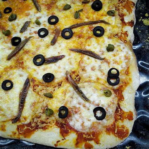 Anchovy Pizza with Capers - Cook4yourself: Tested recipes