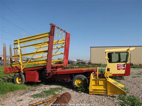 West Auctions - Auction: Dave's Hay Barn Inc. in Esparto, California ITEM: New Holland 1095 Bale ...