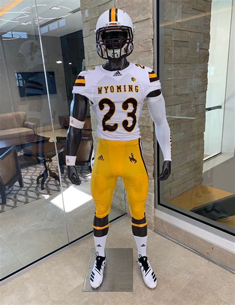 Wyoming Cowboys Unveil New Football Uniforms – SportsLogos.Net News