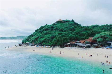 √ Pantai Sundak: Alamat, Wahan Outbound & Tiket Masuk