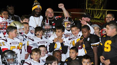 Snoop Dogg Travels Football Team to Phoenix -- Scores for Charity