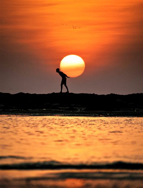 Indian Photographer Creates Spectacular Silhouette-Sunset Illusions on Beach