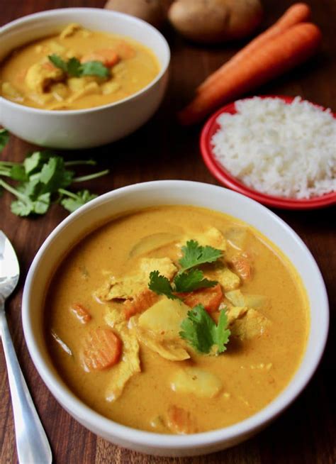 Thai Yellow Curry Recipe with Chicken, Potatoes, and Carrots - Travel Alphas