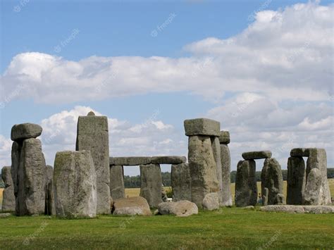 Premium Photo | Stonehenge is one of the most famous landmark in uk.