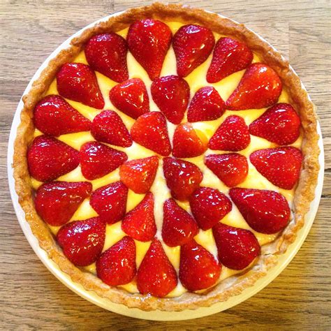 Strawberry Custard Tart – A Glass of Red Wine