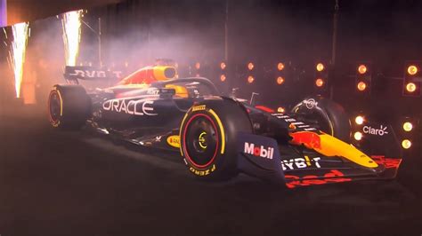 FIRST LOOK: Red Bull reveal 2023 RB19 during spectacular New York launch event | Formula 1®