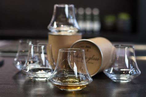 A Complete Guide to the 15 Best Whisky & Scotch Glasses | Man of Many