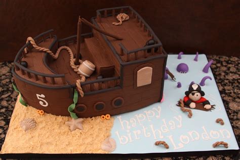 .: Pirate Ship Cake