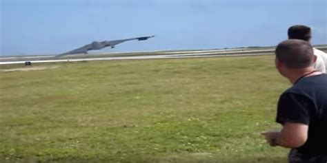 Videos show a $1.4 billion crash of a B-2 stealth bomber 10 years ago ...