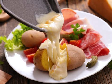 French Raclette: The cheese dinner at home (recipe)