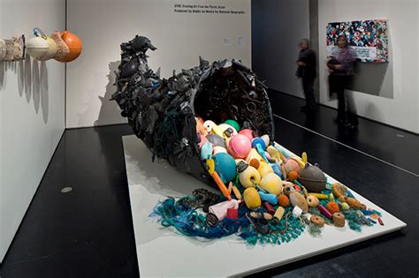 12 Inspiring Works of Art on Plastic Pollution | Trash art, Marine ...