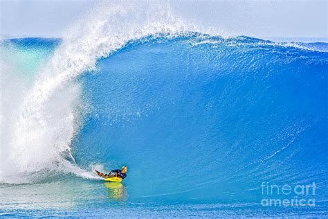 Banzai Pipeline The Perfect Wave Photograph by Eric Evans