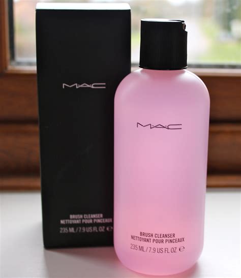 Cover Shoot: M.A.C Brush Cleanser Review