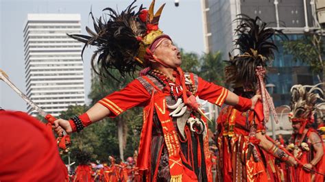 Pakaian adat suku minahasa