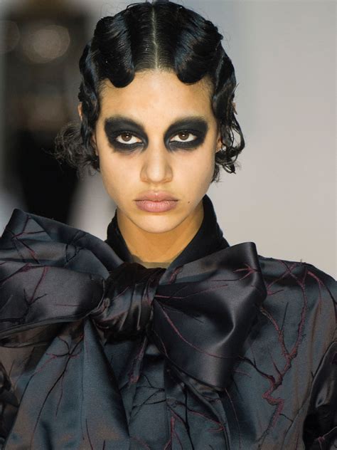 Dark Makeup Looks Goth / Now where can you wear such gothic eye makeup designs