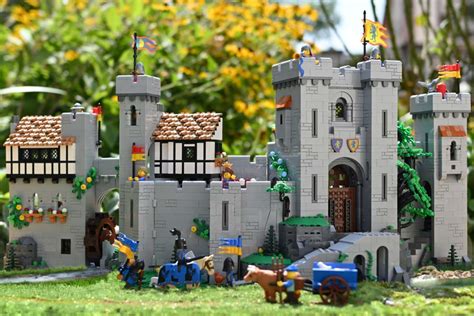 LEGO Lion Knights' Castle (10305) 1-Year Anniversary Review - Toy Photographers