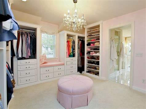 Walk In Closet Lighting Ideas | eduaspirant.com