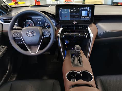 Toyota Venza Interior / 2021 Toyota Venza All New Venza Hybrid Suv Adds Style Tech : Toyota ...