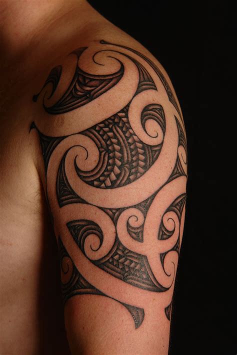 SHANE TATTOOS: Maori Shoulder Tattoo