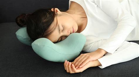 Here’s How This Universal Nap Pillow Can Upgrade Your Comfort At Work