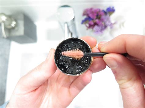 How to Make Your Own Mascara