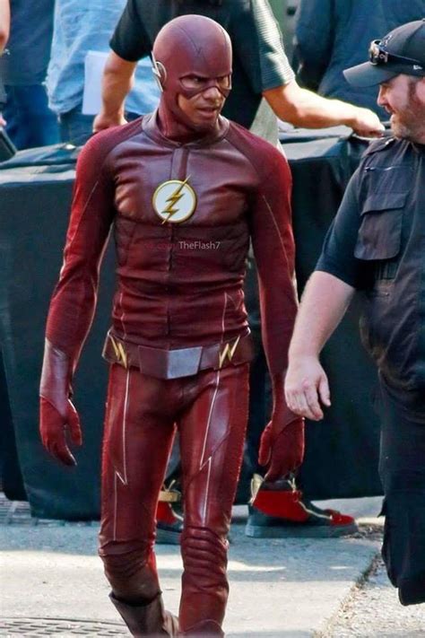 New Set Images Reveal Wally West As The New Flash - QuirkyByte