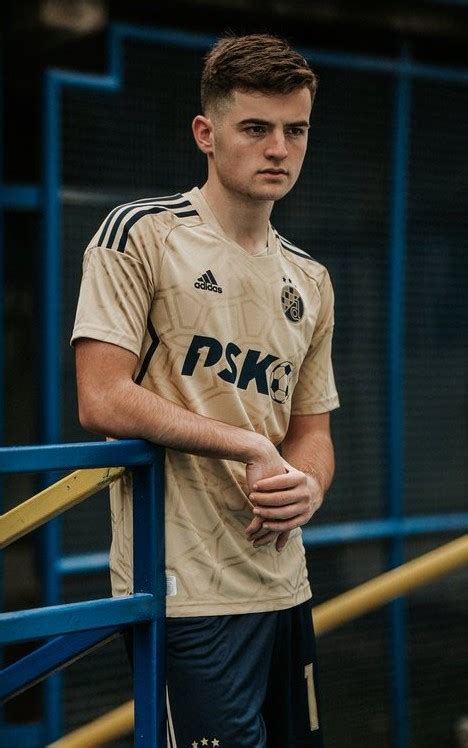 New Dinamo Zagreb Third Jersey 2022-2023 | Gold Dinamo 1982 Title 40th Anniversary Shirt ...